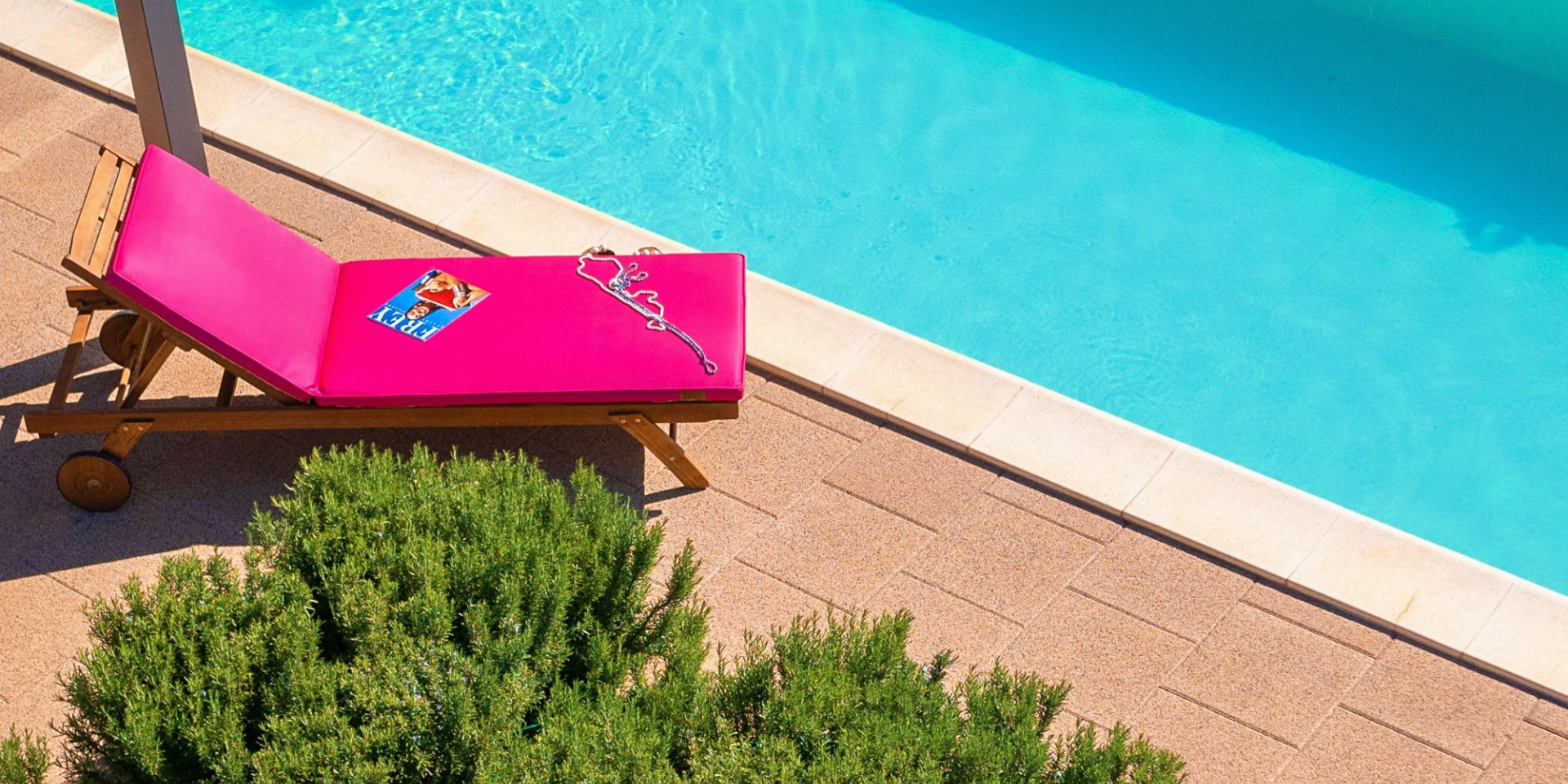 The best water repellant, fadeproof, outdoor furniture cushions. Comfort and style for your luxury home, villa or poolside. 