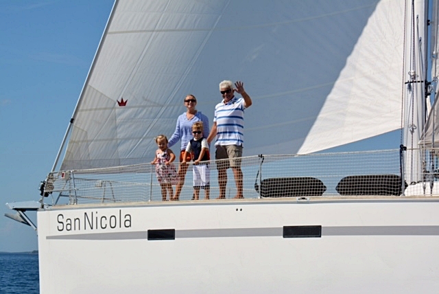 Premium UV awnings for kids on Bavaria San Nicola while sailing. New bimini & sprayhood using best performance marine fabrics.