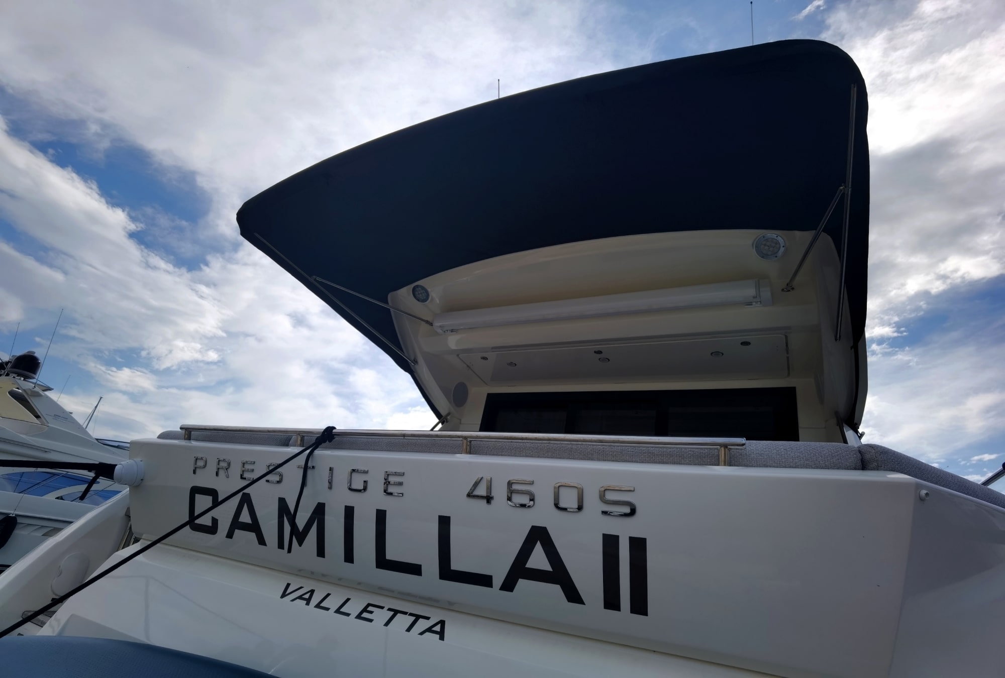 Open cockpit space for Prestige 450S, Camilla II. Aesthetically appealing functional awning with no additional support pipes.