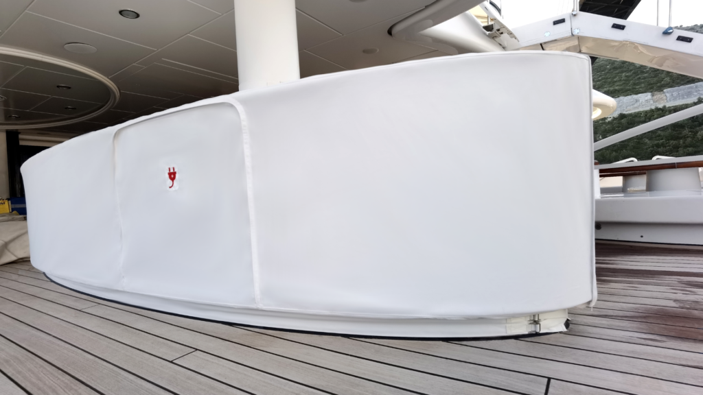 Custom protective covers for megayacht aft deck buffet bar with embroidery and a personalised signalising system. 